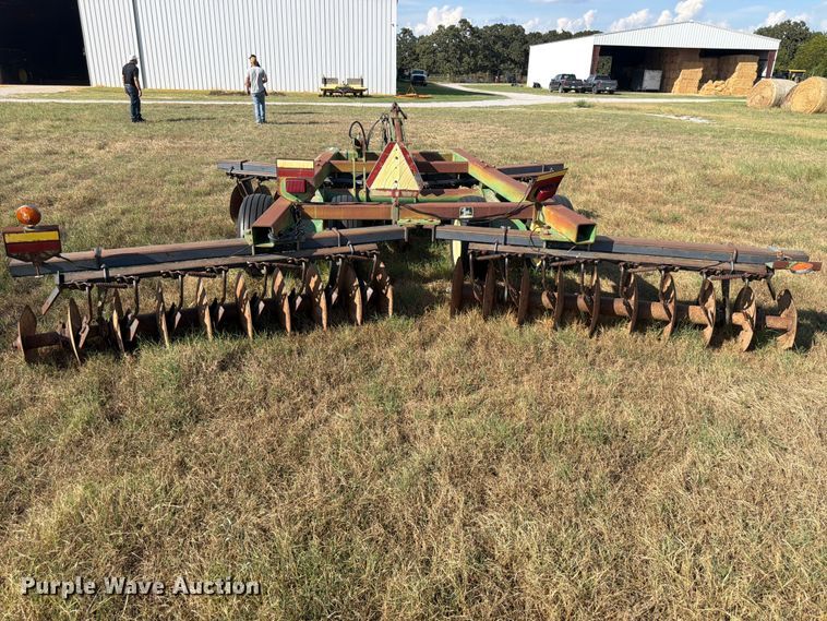 image for item EX0552 John Deere 637 tandem disk