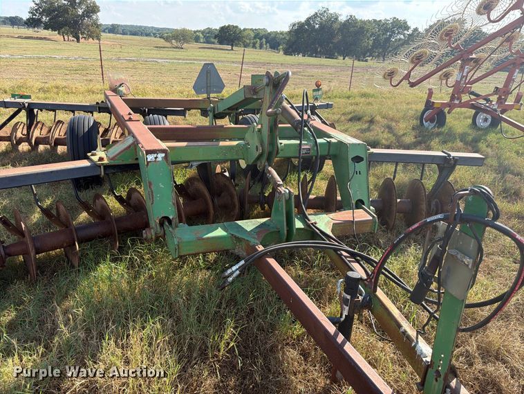 image for item EX0552 John Deere 637 tandem disk