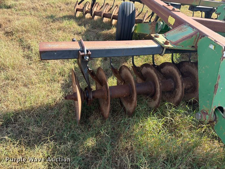image for item EX0552 John Deere 637 tandem disk