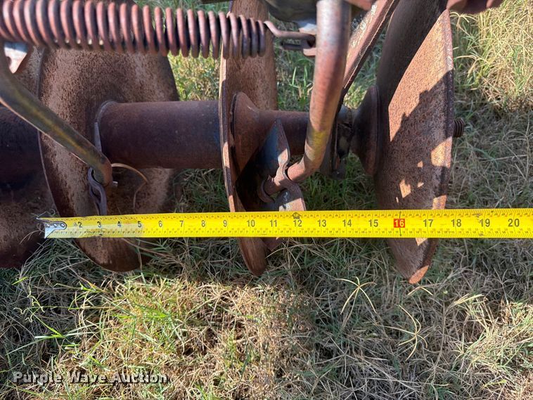 image for item EX0552 John Deere 637 tandem disk