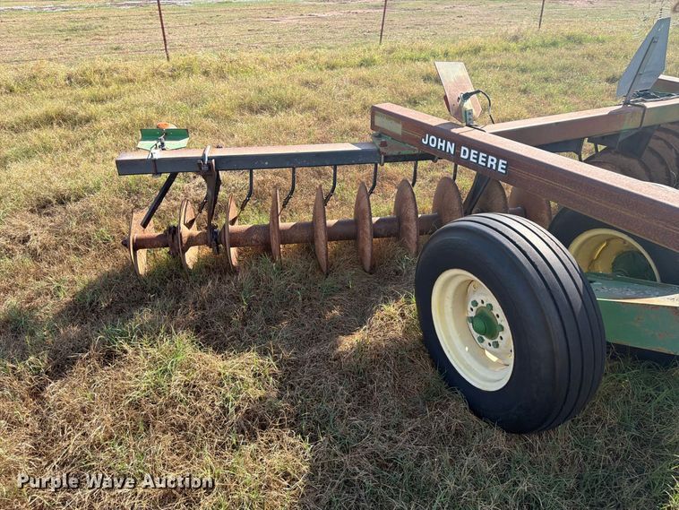 image for item EX0552 John Deere 637 tandem disk