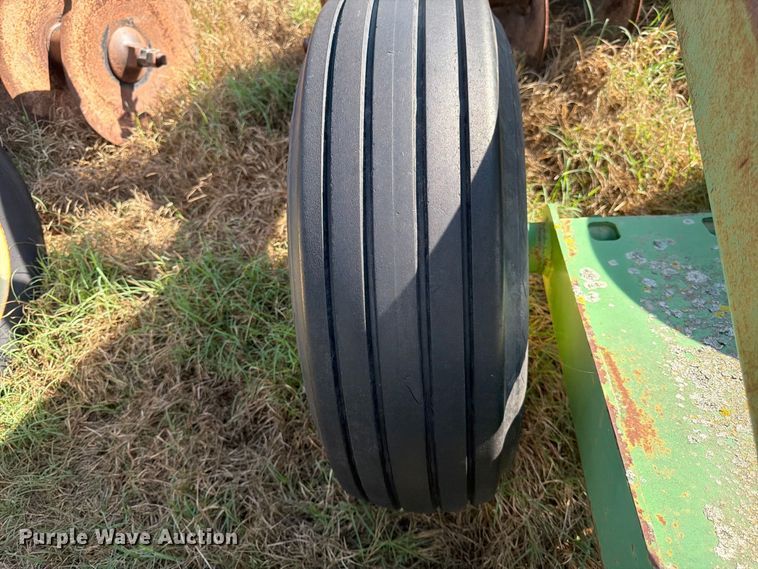 image for item EX0552 John Deere 637 tandem disk