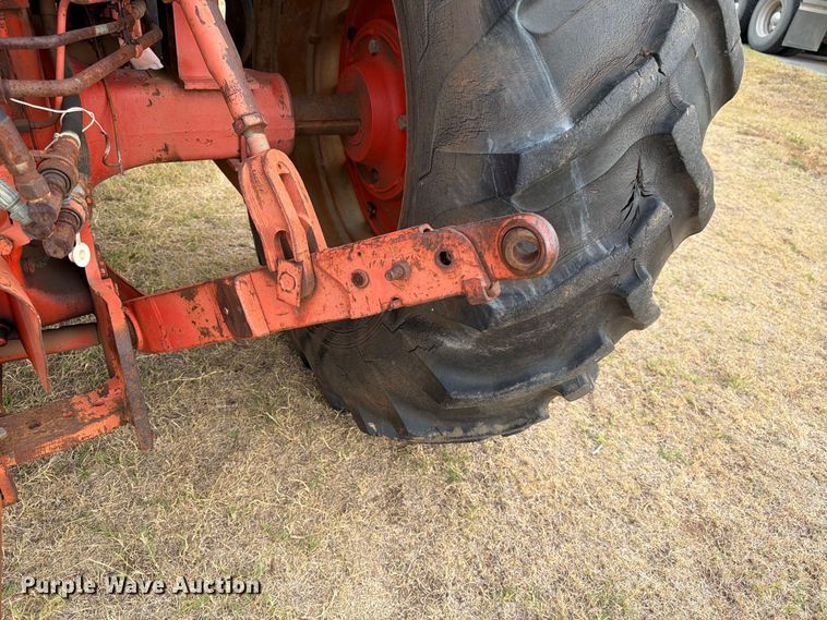 image for item EX0560 1976 Case 970 tractor