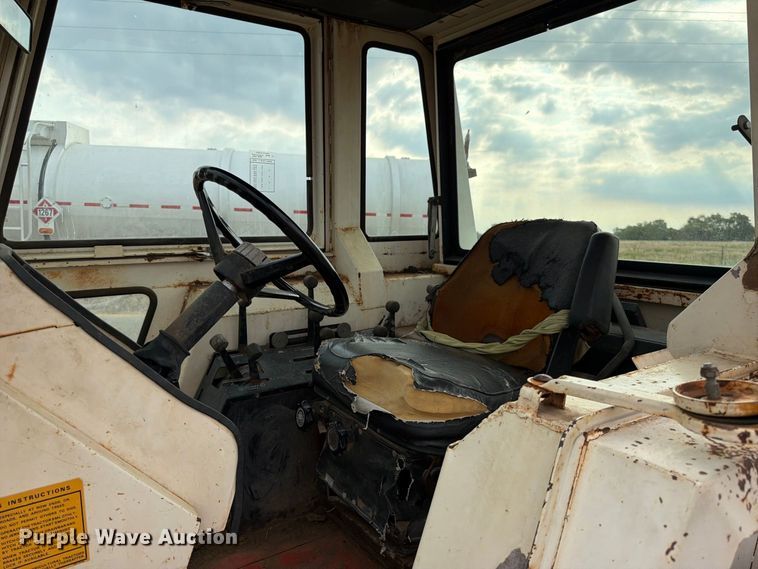 image for item EX0560 1976 Case 970 tractor