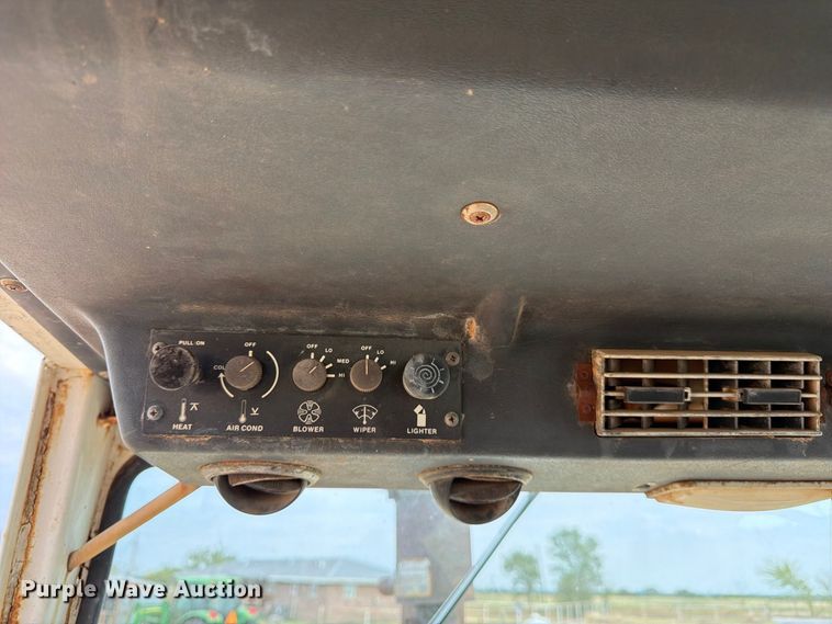 image for item EX0560 1976 Case 970 tractor