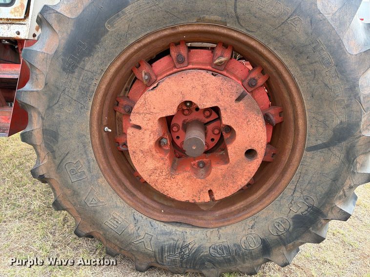 image for item EX0560 1976 Case 970 tractor