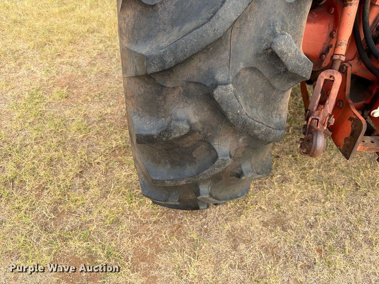 image for item EX0560 1976 Case 970 tractor