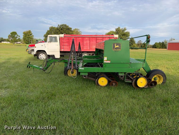 image for item EX2275 1993 John Deere 750 no-till grain drill