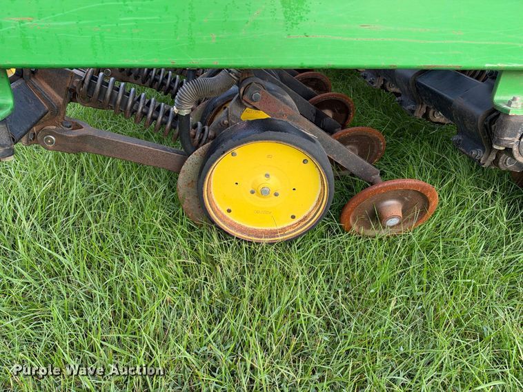 image for item EX2275 1993 John Deere 750 no-till grain drill