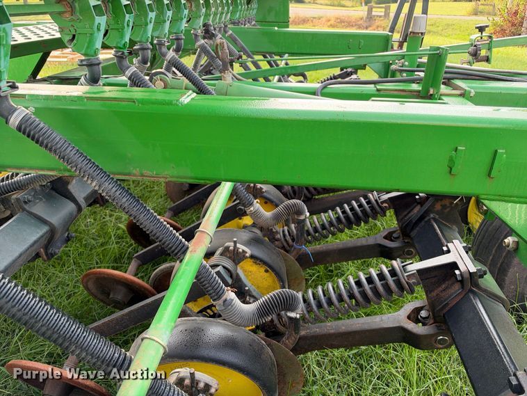 image for item EX2275 1993 John Deere 750 no-till grain drill
