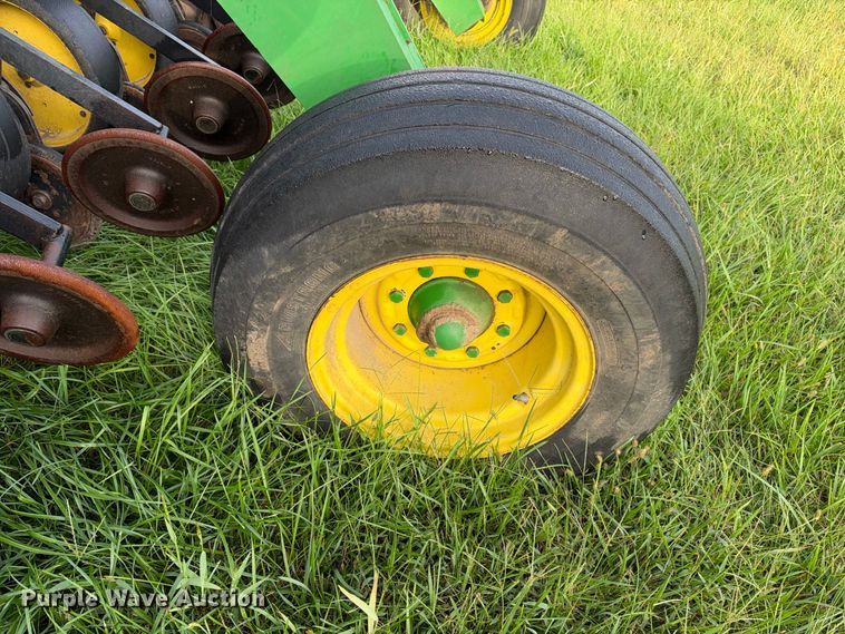 image for item EX2275 1993 John Deere 750 no-till grain drill