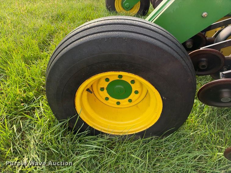 image for item EX2275 1993 John Deere 750 no-till grain drill