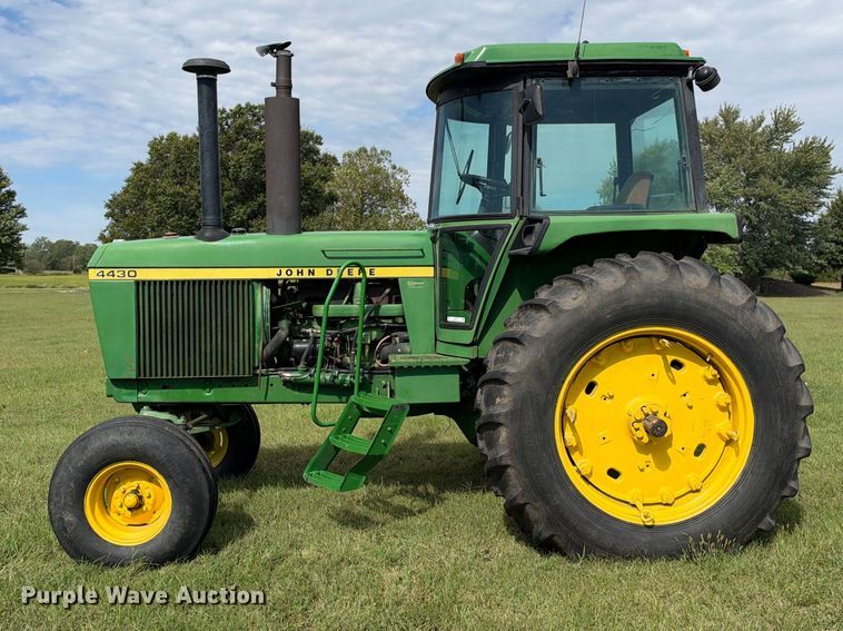 image for item EX2278 1976 John Deere 4430 tractor