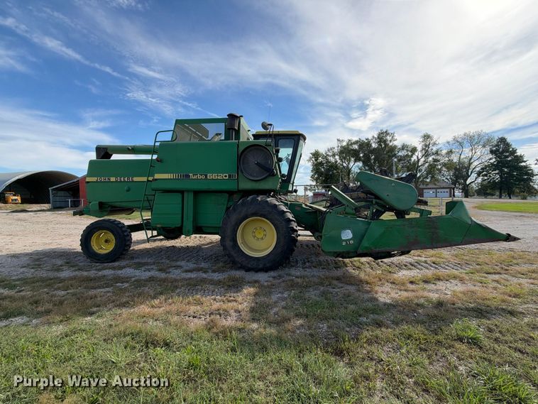 image for item EX2281 1980 John Deere 6620 combine