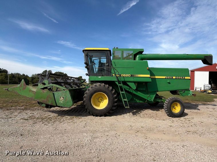 image for item EX2281 1980 John Deere 6620 combine
