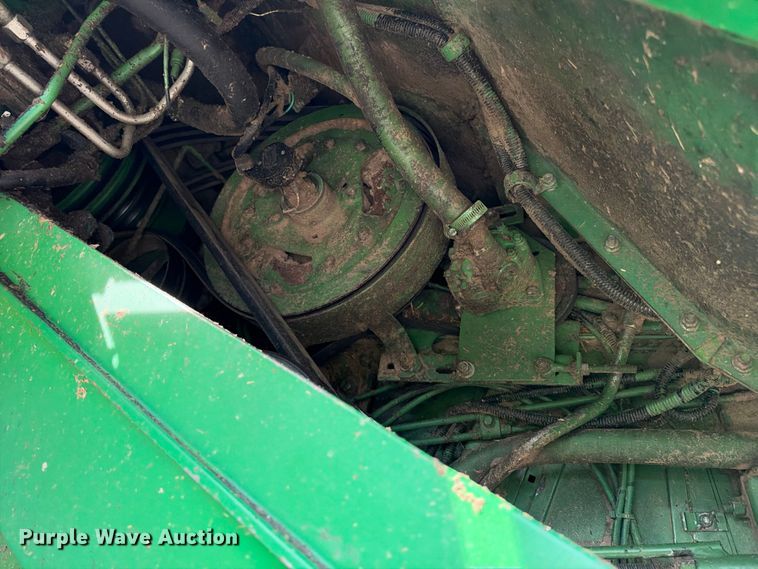 image for item EX2281 1980 John Deere 6620 combine