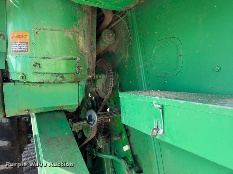 image for item EX2281 1980 John Deere 6620 combine