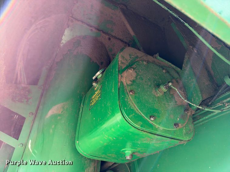 image for item EX2281 1980 John Deere 6620 combine