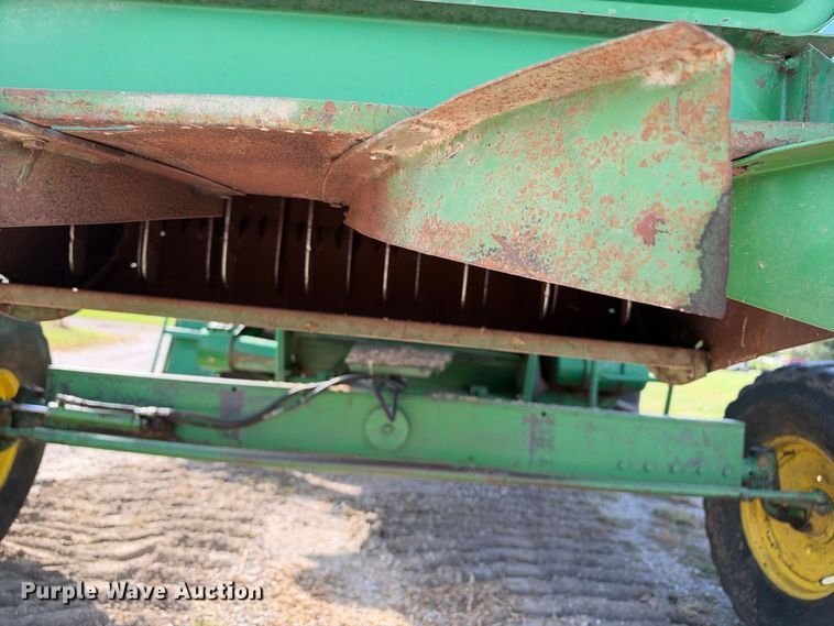 image for item EX2281 1980 John Deere 6620 combine