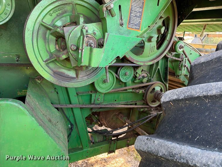 image for item EX2281 1980 John Deere 6620 combine
