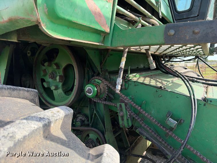image for item EX2281 1980 John Deere 6620 combine