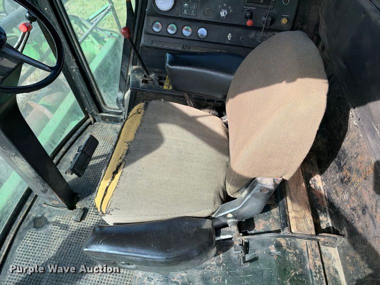 image for item EX2281 1980 John Deere 6620 combine