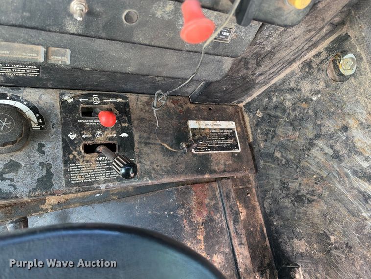 image for item EX2281 1980 John Deere 6620 combine