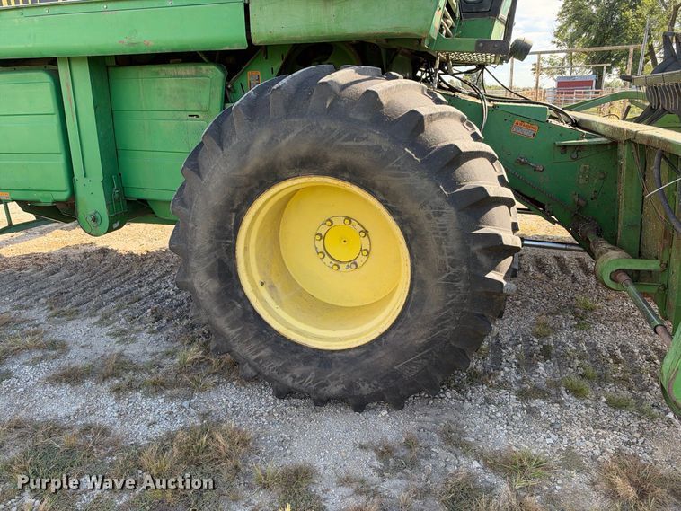 image for item EX2281 1980 John Deere 6620 combine