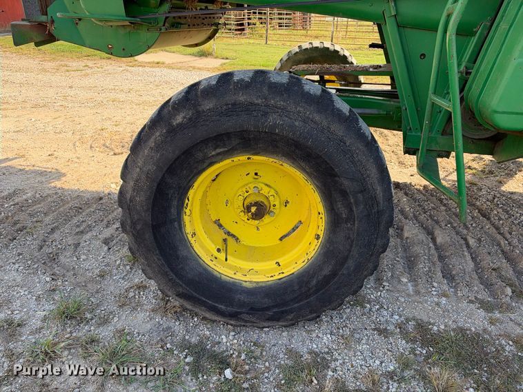 image for item EX2281 1980 John Deere 6620 combine