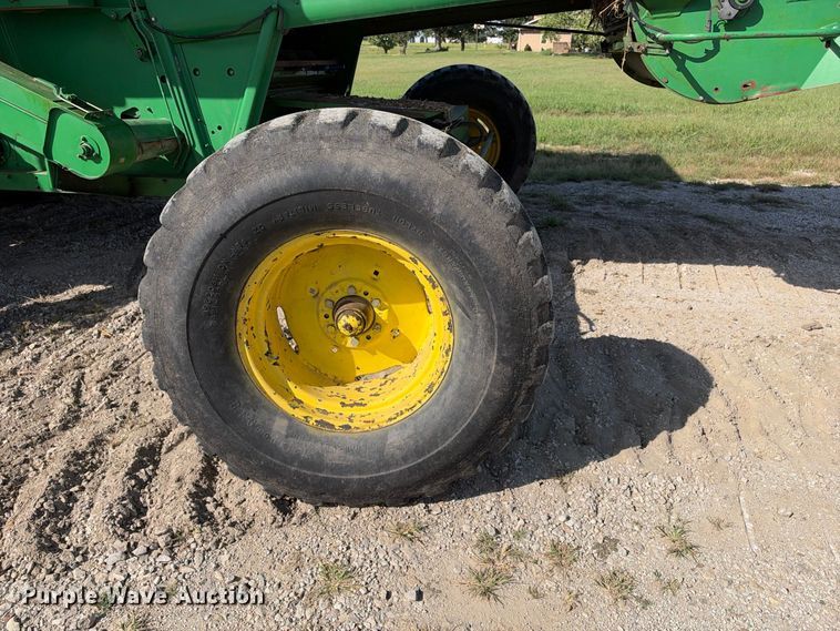 image for item EX2281 1980 John Deere 6620 combine
