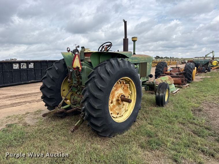 image for item FB6951 John Deere tractor