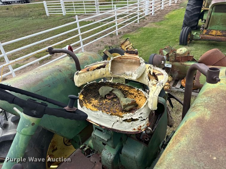 image for item FB6951 John Deere tractor