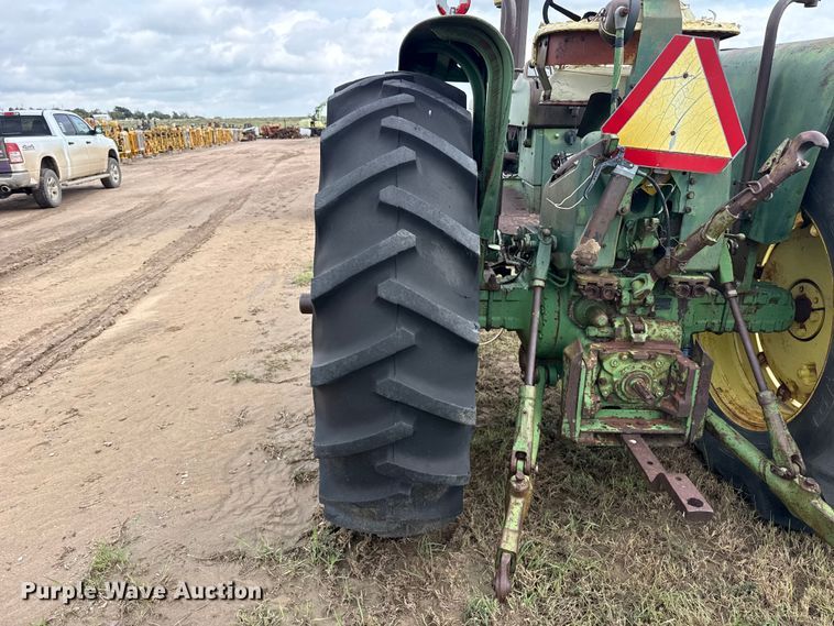 image for item FB6951 John Deere tractor