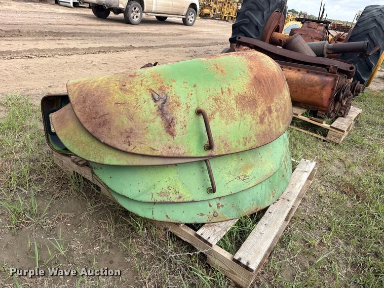 image for item FB6952 (6) John Deere fenders