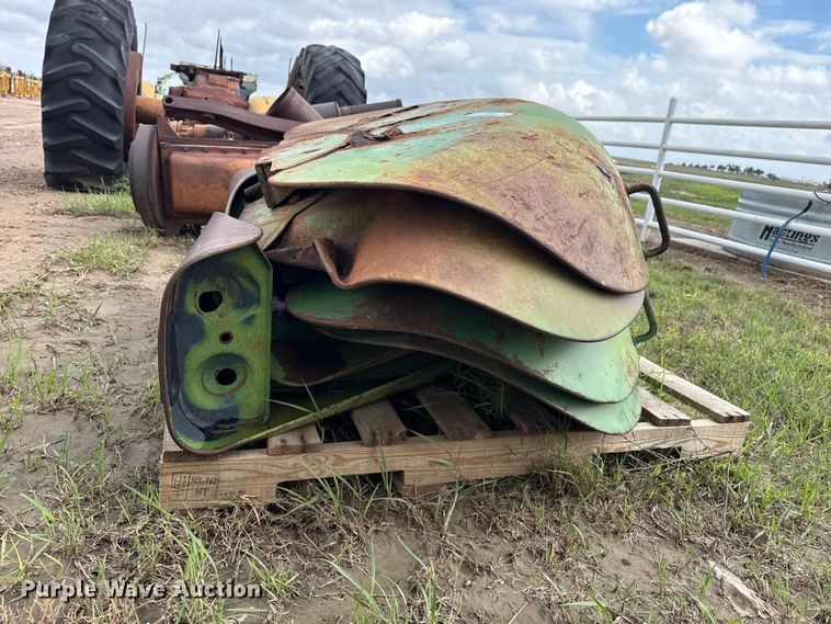 image for item FB6952 (6) John Deere fenders
