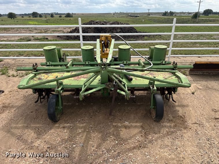 image for item FB6956 John Deere planter