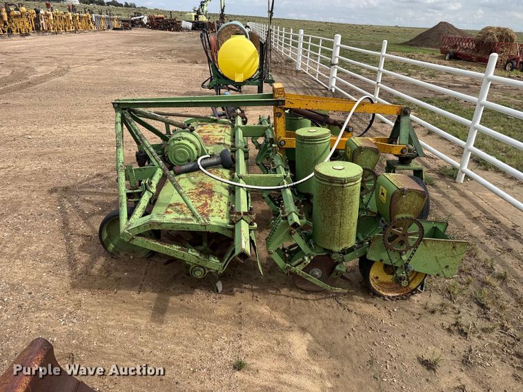 image for item FB6956 John Deere planter