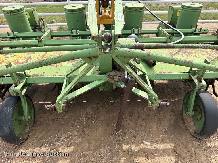 image for item FB6956 John Deere planter