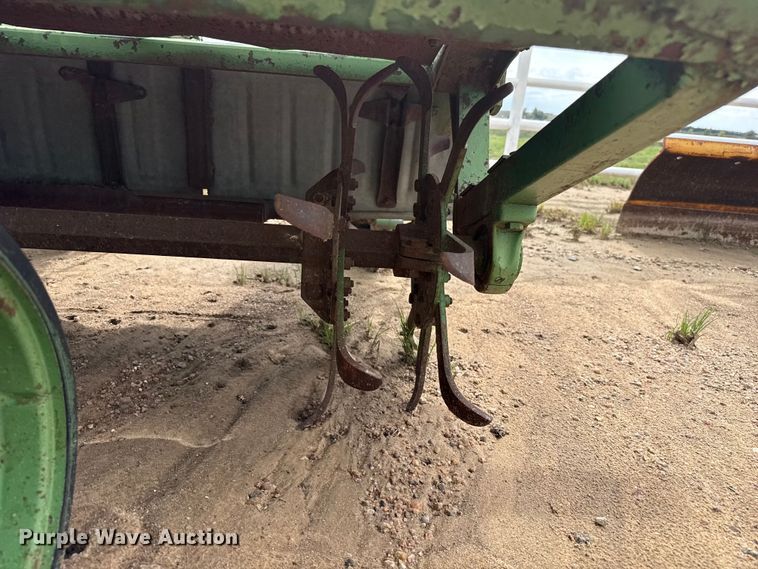 image for item FB6956 John Deere planter