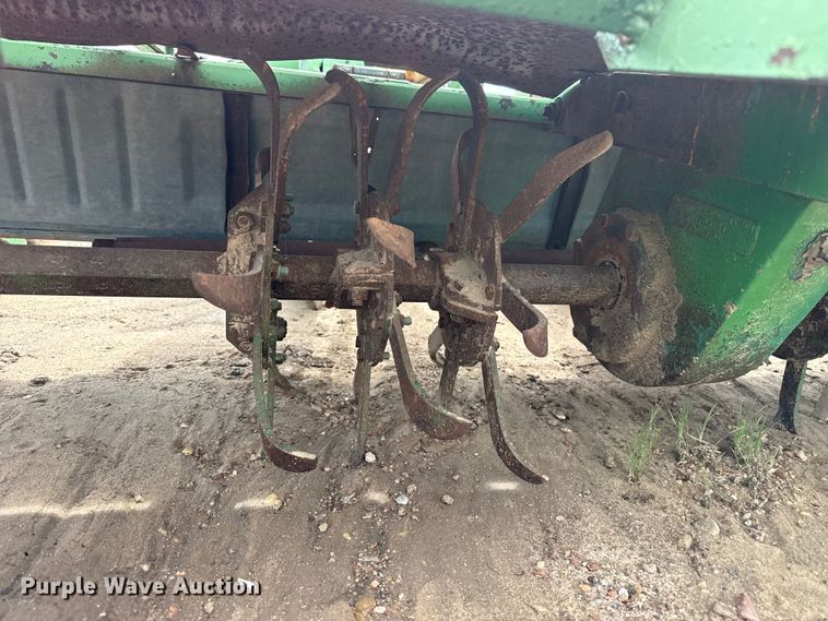 image for item FB6956 John Deere planter
