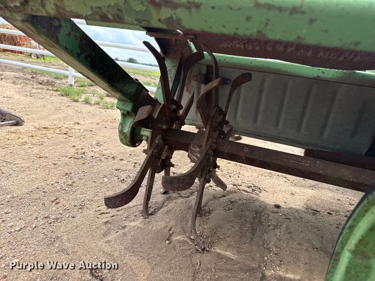 image for item FB6956 John Deere planter