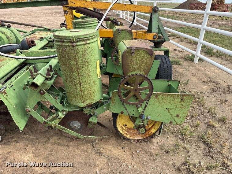 image for item FB6956 John Deere planter