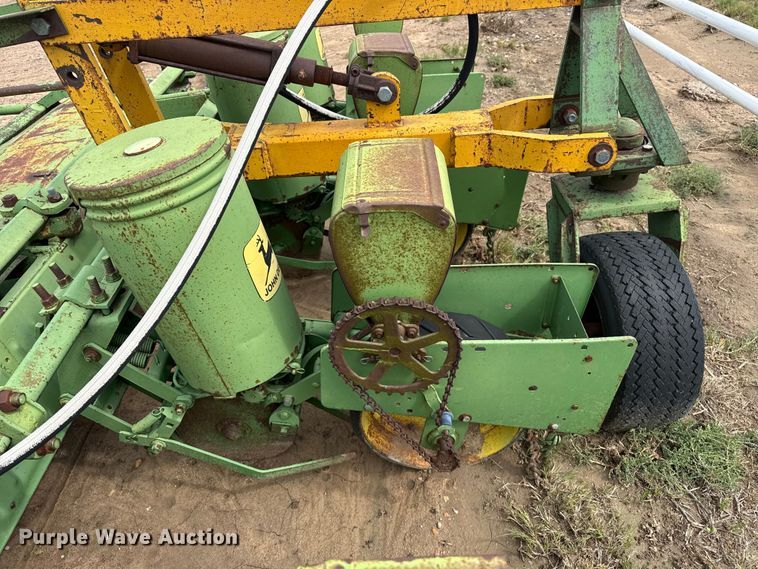 image for item FB6956 John Deere planter