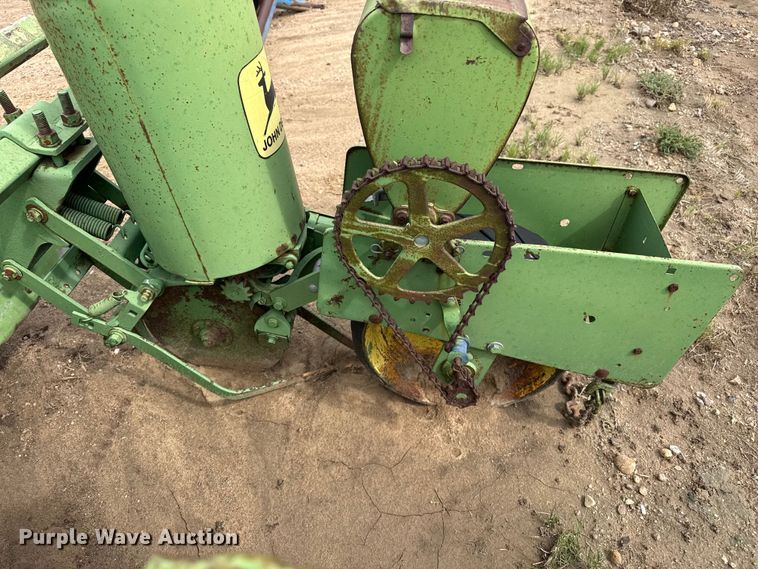 image for item FB6956 John Deere planter
