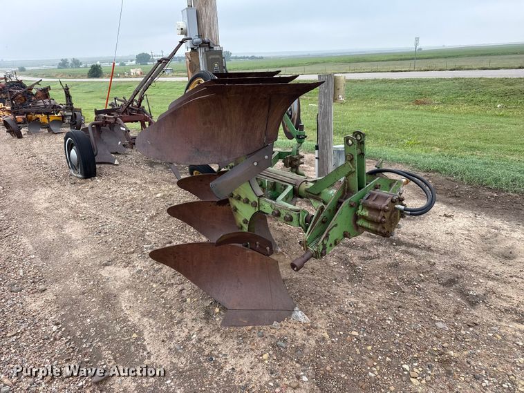 image for item FB6962 John Deere plow