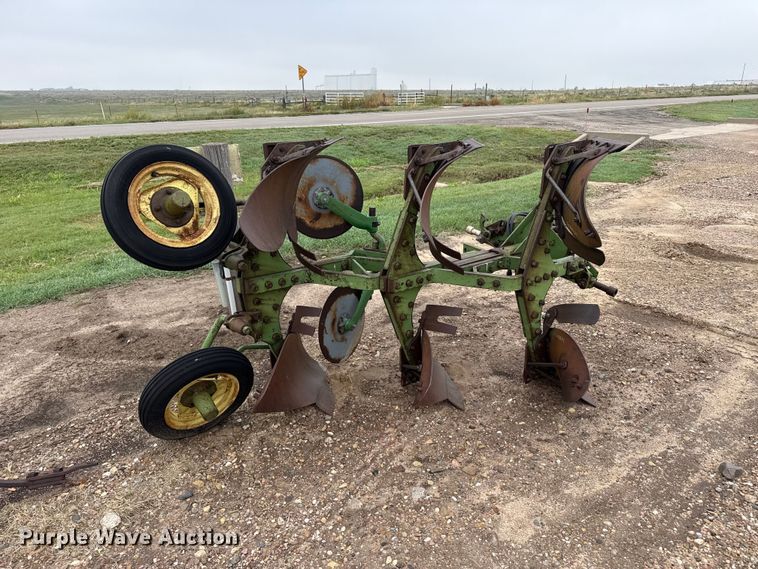 image for item FB6962 John Deere plow