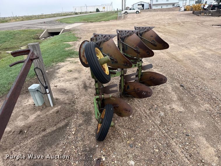 image for item FB6962 John Deere plow