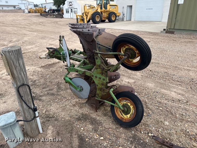 image for item FB6962 John Deere plow