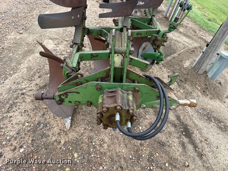 image for item FB6962 John Deere plow