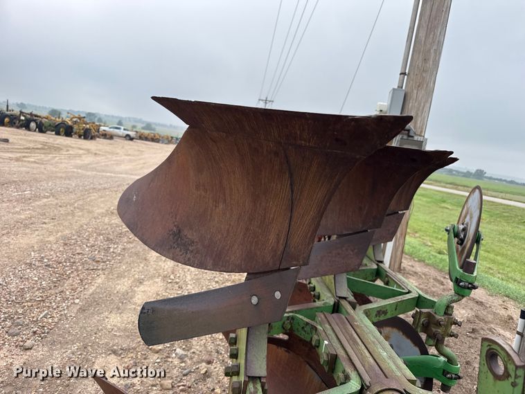 image for item FB6962 John Deere plow